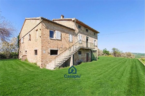 casa indipendente in vendita a Treia
