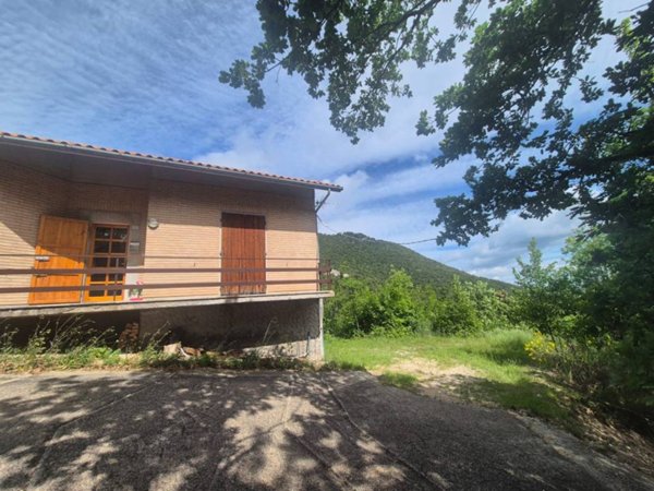casa indipendente in vendita a Treia