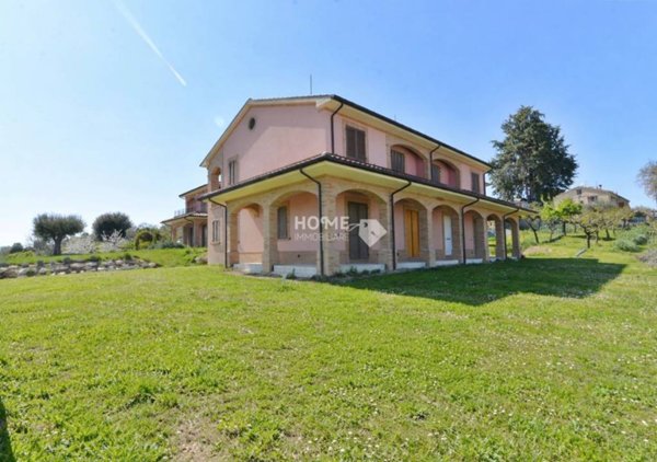 casa indipendente in vendita a Treia in zona Santa Maria in Selva