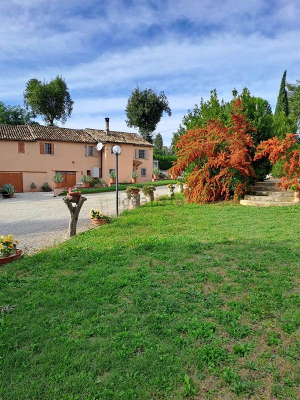 appartamento in vendita a Treia in zona Camporota