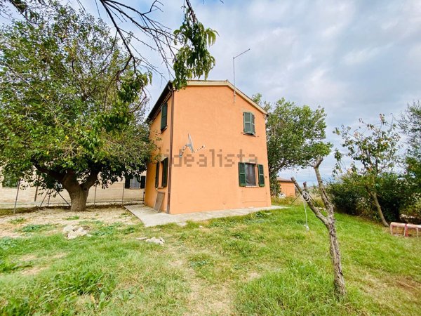 casa indipendente in vendita a Treia in zona Camporota