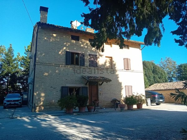 casa indipendente in vendita a Treia in zona Camporota
