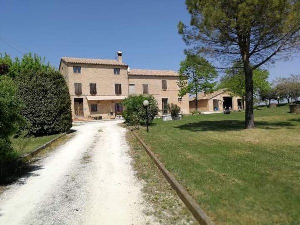 casa indipendente in vendita a Treia in zona Camporota