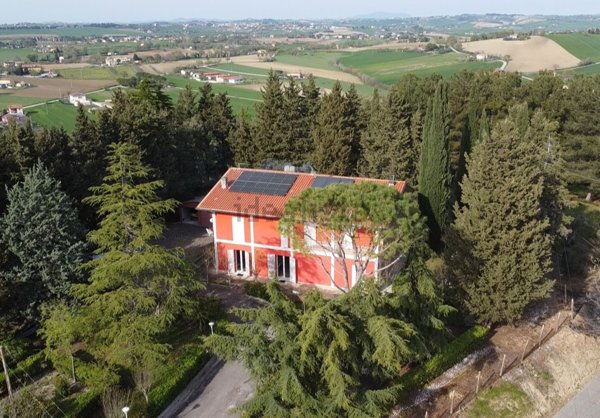 casa indipendente in vendita a Treia in zona Camporota
