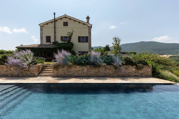 casa indipendente in vendita a Treia in zona Camporota