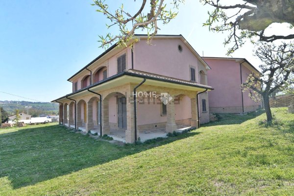 casa indipendente in vendita a Treia in zona Santa Maria in Selva