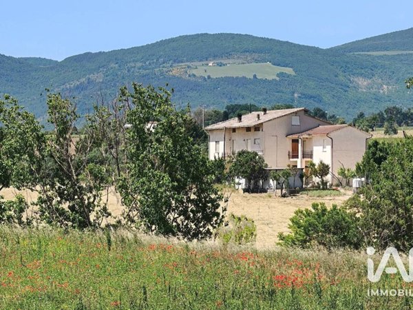 casa indipendente in vendita a Treia in zona Camporota