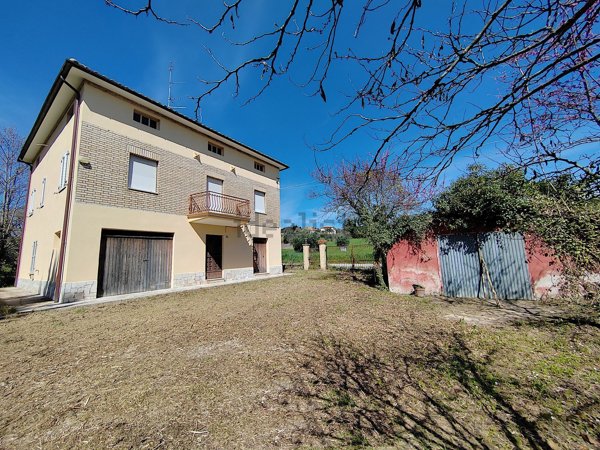 casa indipendente in vendita a Treia in zona Passo di Treia