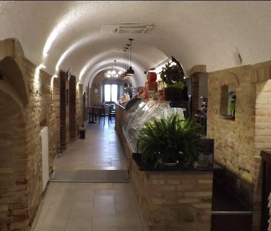 negozio in vendita a Treia
