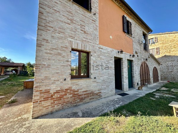 appartamento in vendita a Treia in zona Camporota