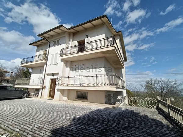 appartamento in vendita a Treia in zona Camporota