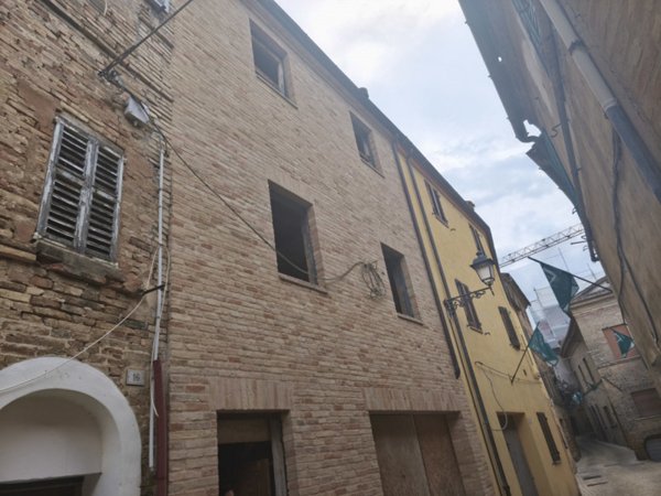 intera palazzina in vendita a Treia