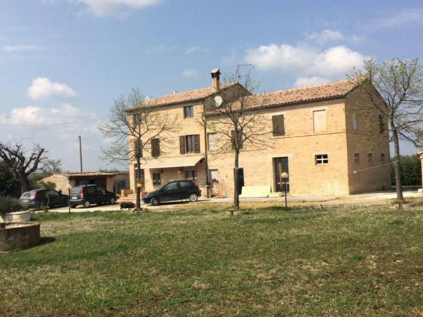 casa indipendente in vendita a Treia in zona Santa Maria in Selva