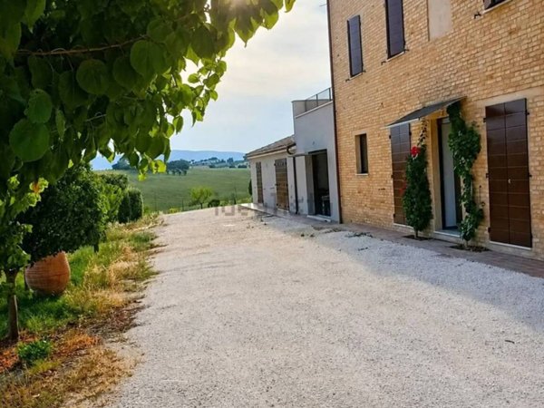 casa indipendente in vendita a Treia in zona Santa Maria in Selva