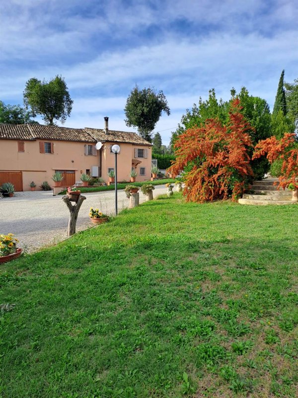 casa indipendente in vendita a Treia in zona Santa Maria in Selva