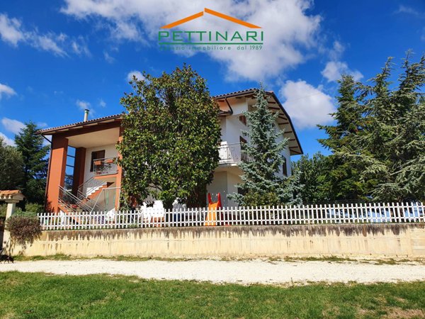 casa indipendente in vendita a Treia in zona Santa Maria in Selva