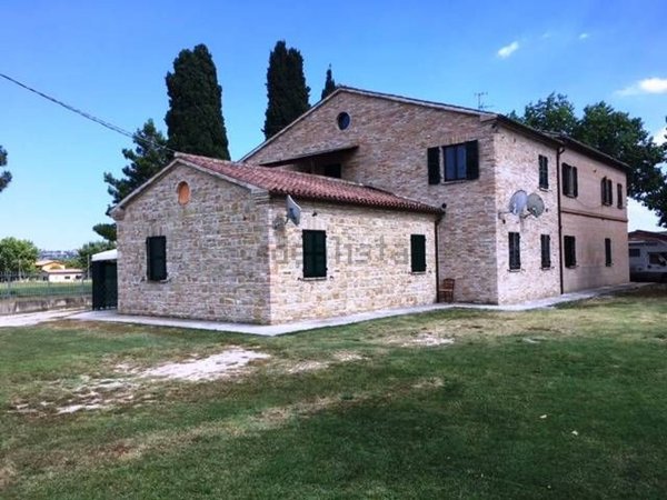 appartamento in vendita a Treia in zona Santa Maria in Selva