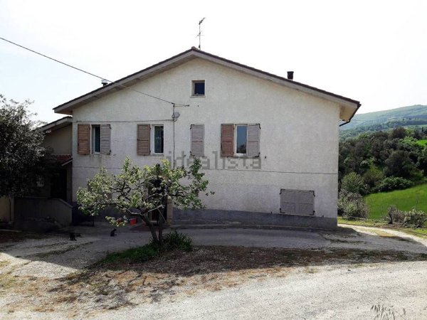 casa indipendente in vendita a Treia in zona Santa Maria in Selva