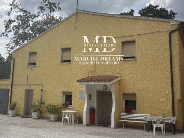 casa indipendente in vendita a Treia