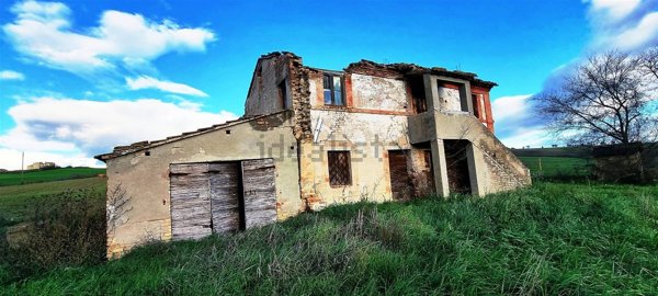 casale in vendita ad Urbisaglia