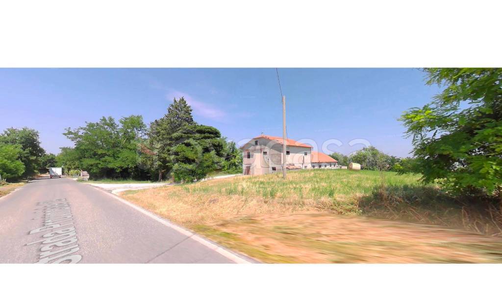 locale commerciale in vendita ad Urbisaglia