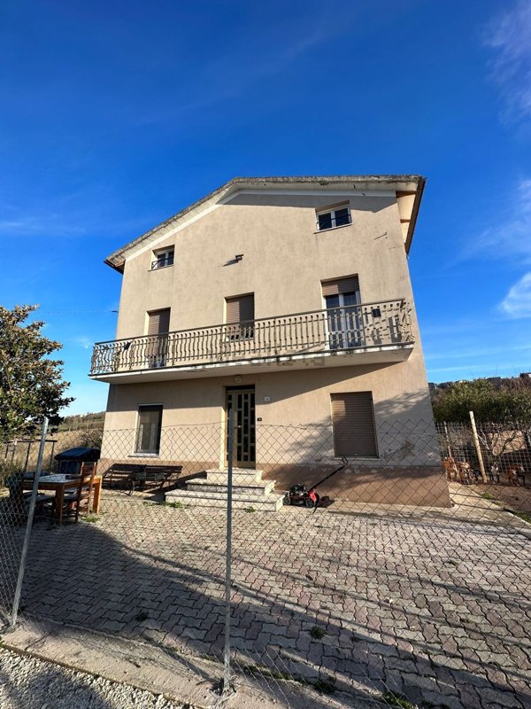 casa indipendente in vendita ad Urbisaglia in zona Entogge