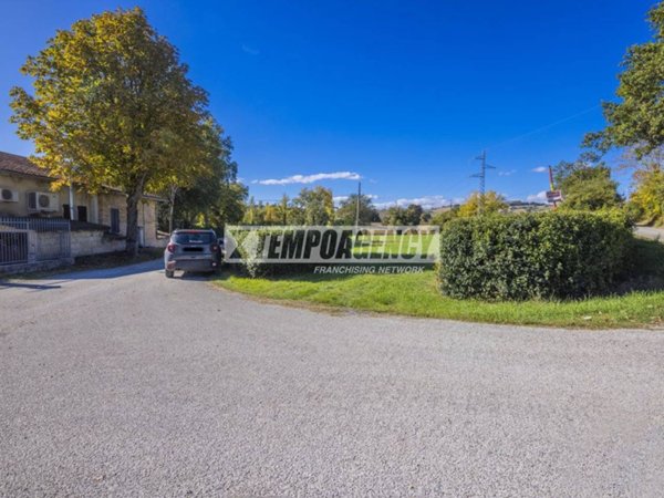 casale in vendita ad Urbisaglia in zona Entogge