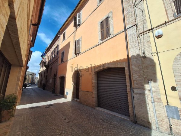 locale di sgombero in vendita ad Urbisaglia
