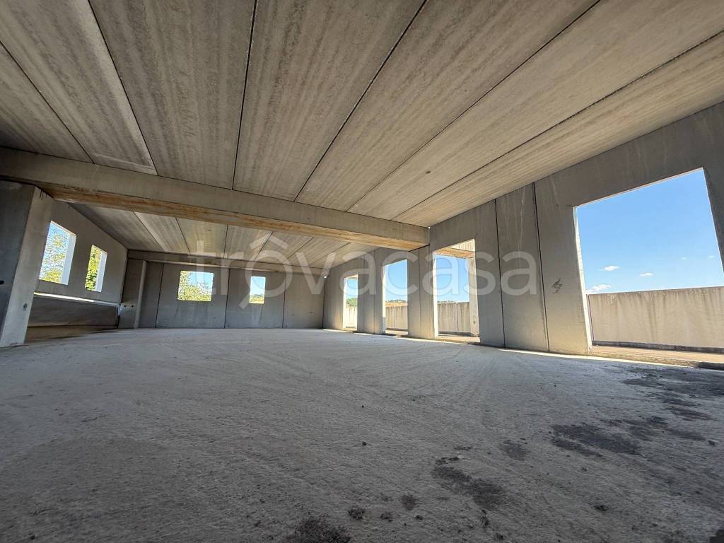 locale commerciale in vendita ad Urbisaglia in zona Entogge