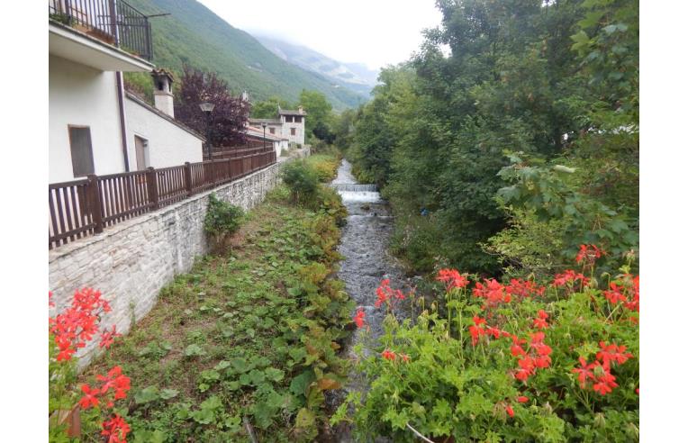 appartamento in vendita ad Ussita in zona Frontignano