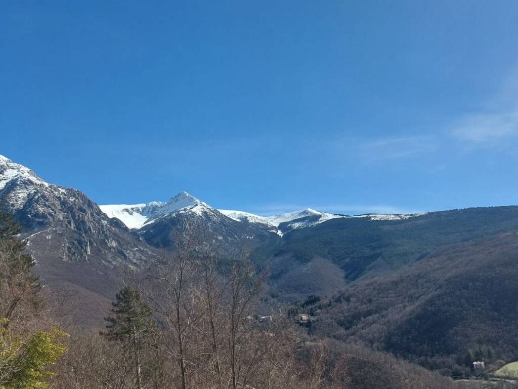 casa indipendente in vendita ad Ussita in zona Pieve