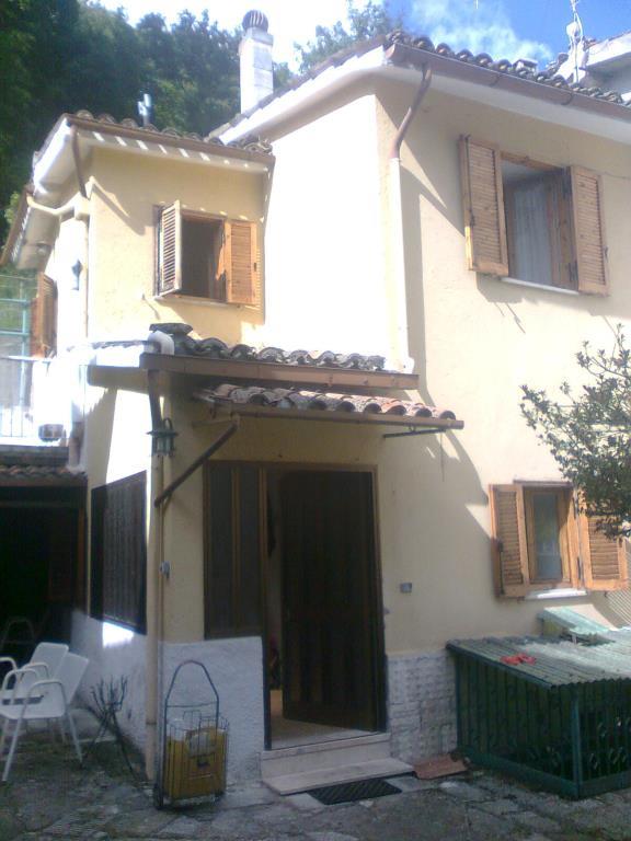casa indipendente in vendita ad Ussita