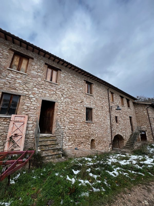 appartamento in vendita a Visso in zona Rasenna