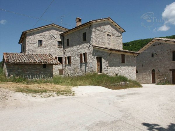 casa indipendente in vendita a Visso