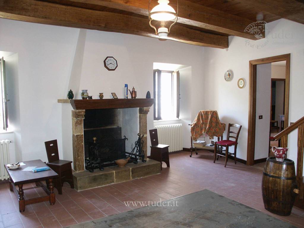 casa indipendente in vendita a Visso