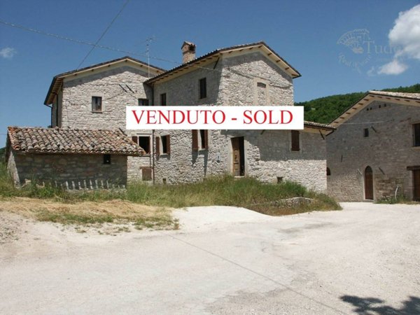 casa indipendente in vendita a Visso