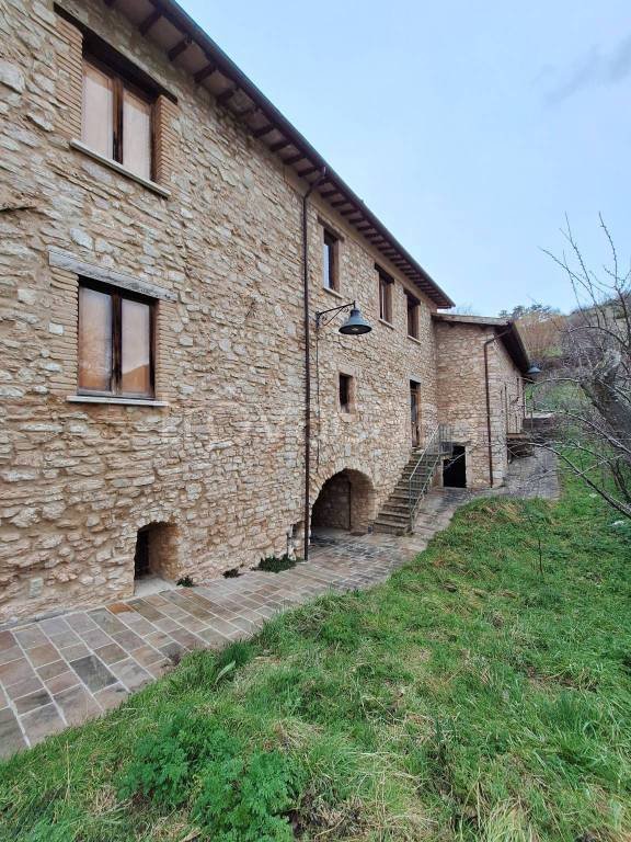 appartamento in vendita a Visso in zona Rasenna