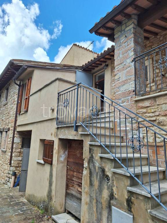 appartamento in vendita a Visso in zona Rasenna