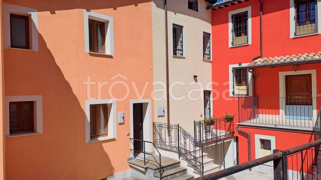 casa indipendente in vendita a Visso