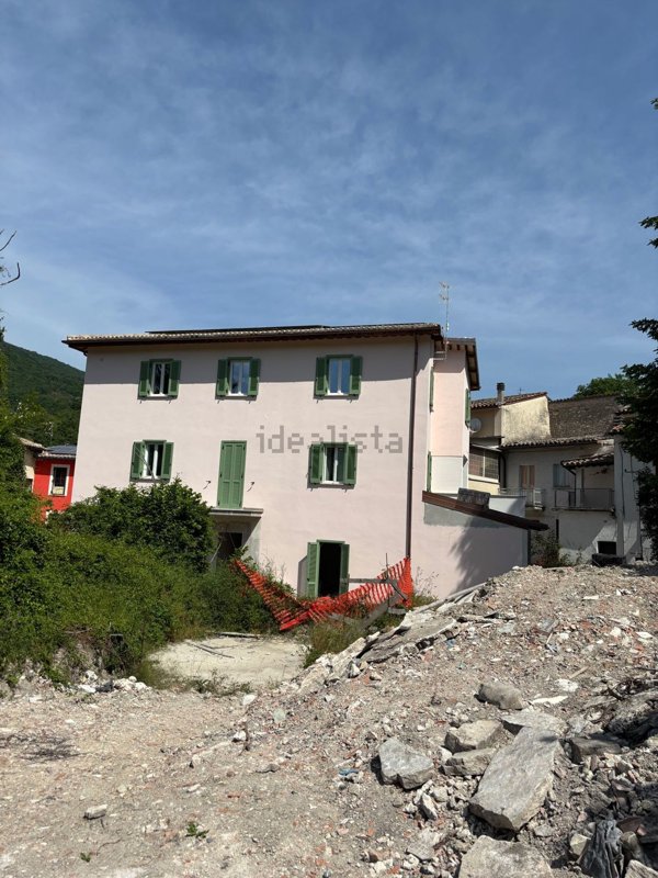 casa indipendente in vendita a Visso in zona Sant'Antonio