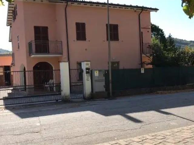 casa indipendente in vendita a Valfornace
