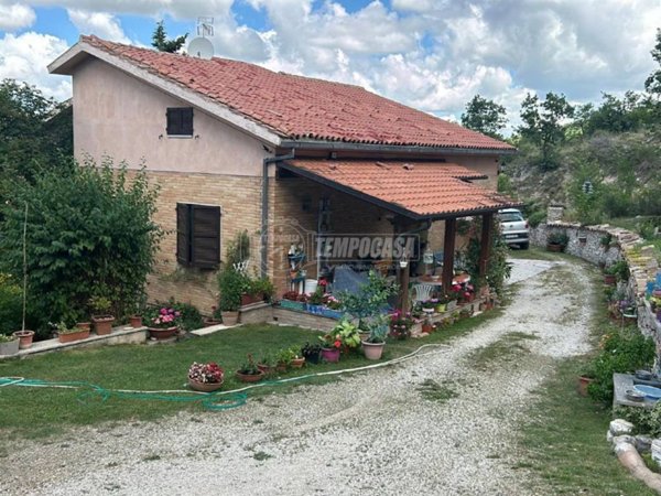 appartamento in vendita a Valfornace