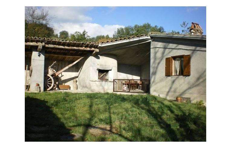 casa indipendente in vendita a Valfornace in zona Fiordimonte