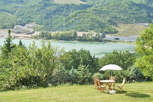 appartamento in vendita a Valfornace in zona Pievebovigliana