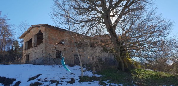 appartamento in vendita a Valfornace in zona Fiordimonte