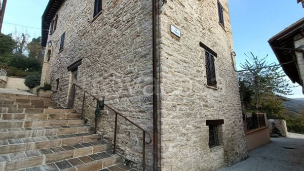 appartamento in vendita a Valfornace in zona San Maroto