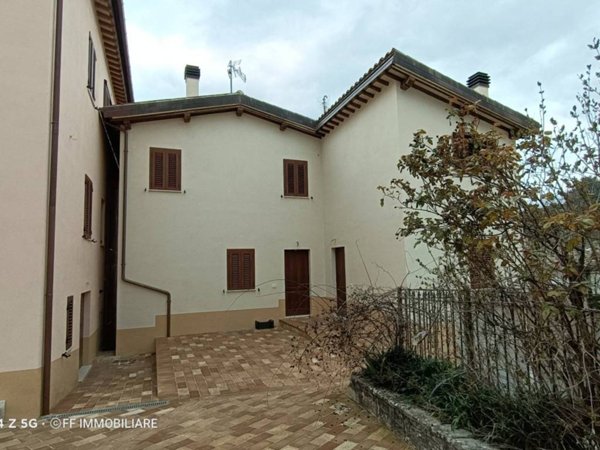 appartamento in vendita a Valfornace in zona Nemi