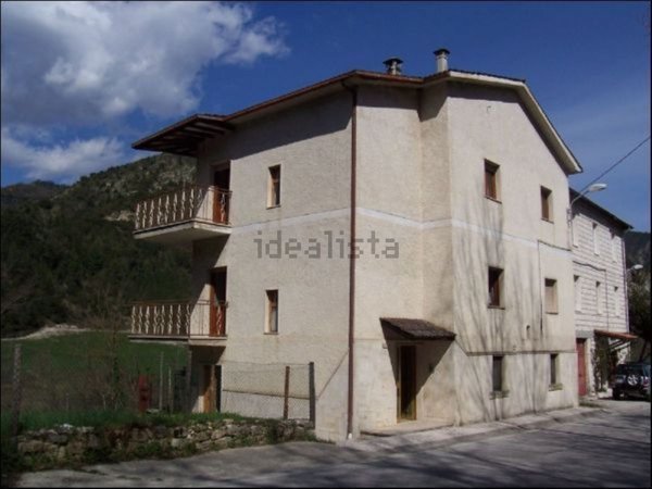 casa indipendente in vendita ad Acquasanta Terme in zona Ponte d'Arli