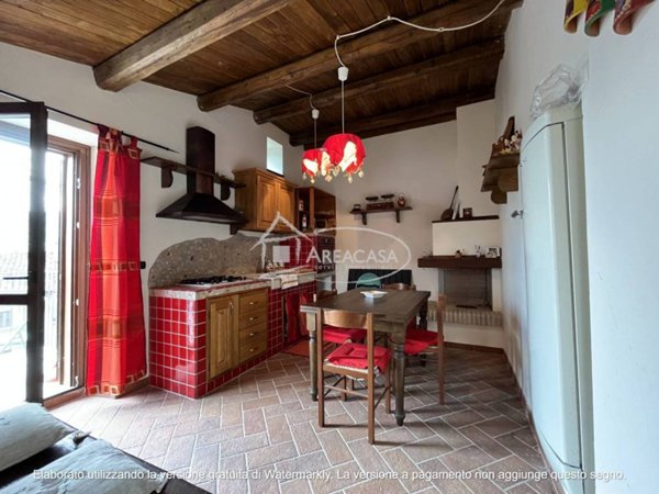 casa indipendente in vendita ad Acquasanta Terme in zona Fleno
