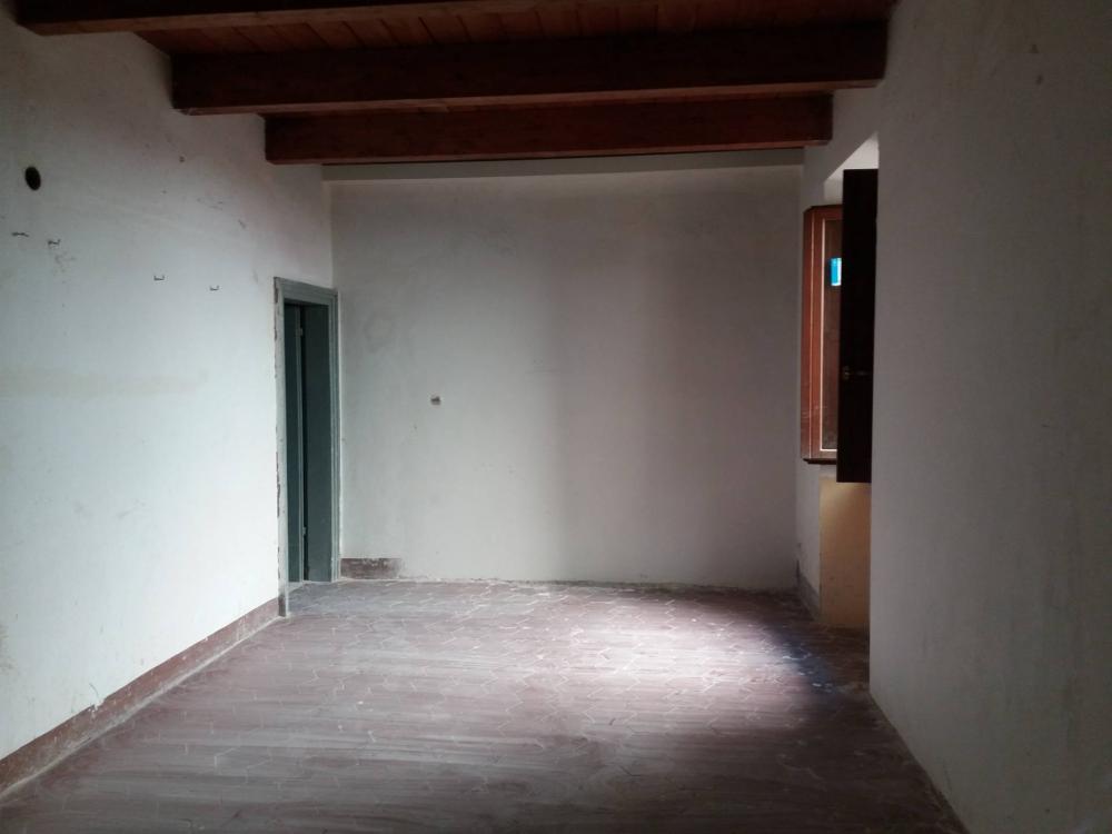 appartamento in vendita ad Acquasanta Terme in zona Centrale